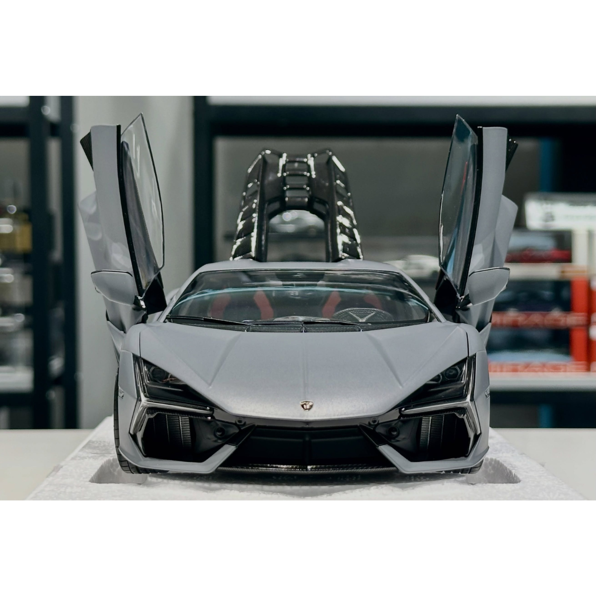 Lamborghini Revuelto, 1:18 Scale (Matte Grey)