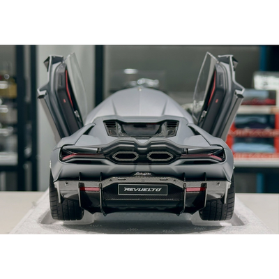 Lamborghini Revuelto, 1:18 Scale (Matte Grey)