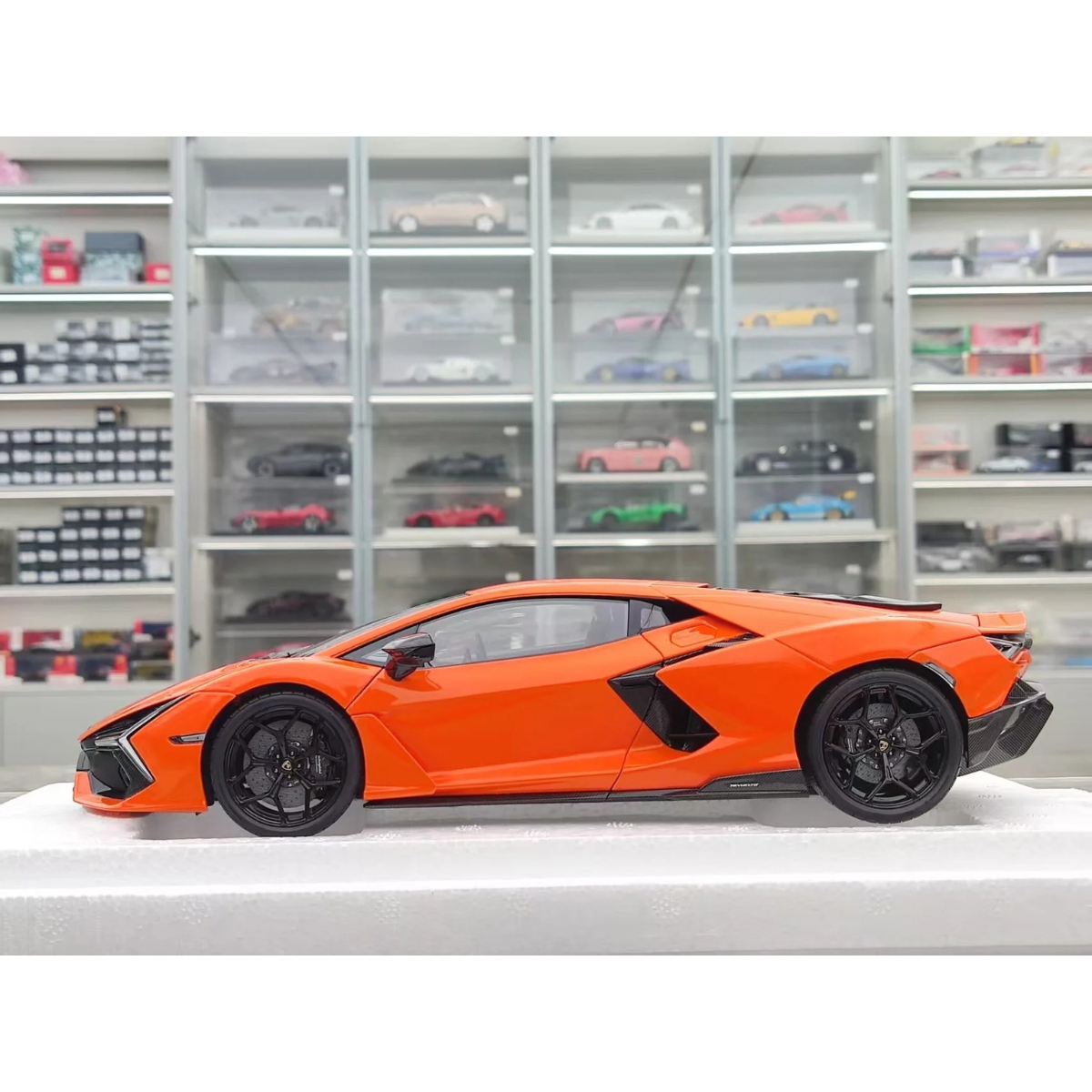Lamborghini Revuelto, 1:18 Scale (Orange)