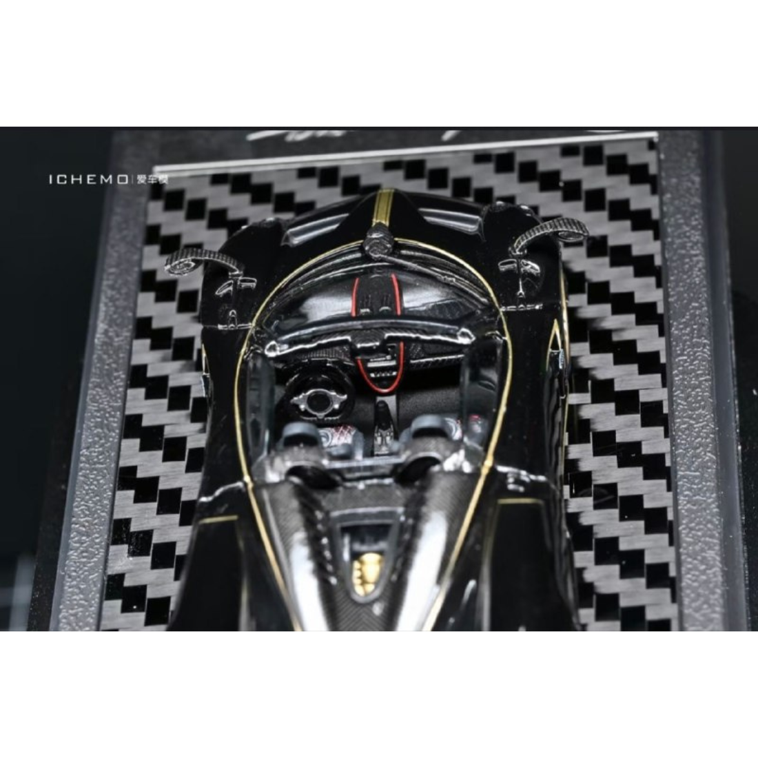 *HKTCS* Pagani Huayra Roadster, 1:64 Scale
