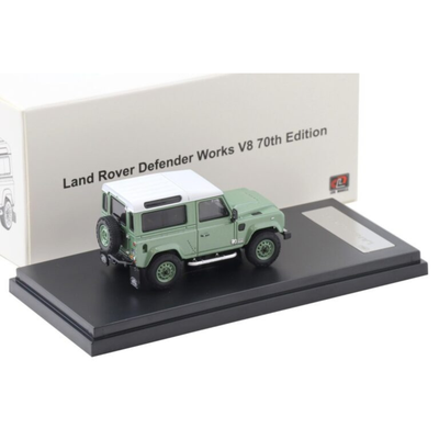 Land Rover Defender V8, 1:64 Scale (Glasmir Green)