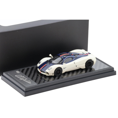 Pagani Utopia, 1:64 Scale (White with blue carbon)