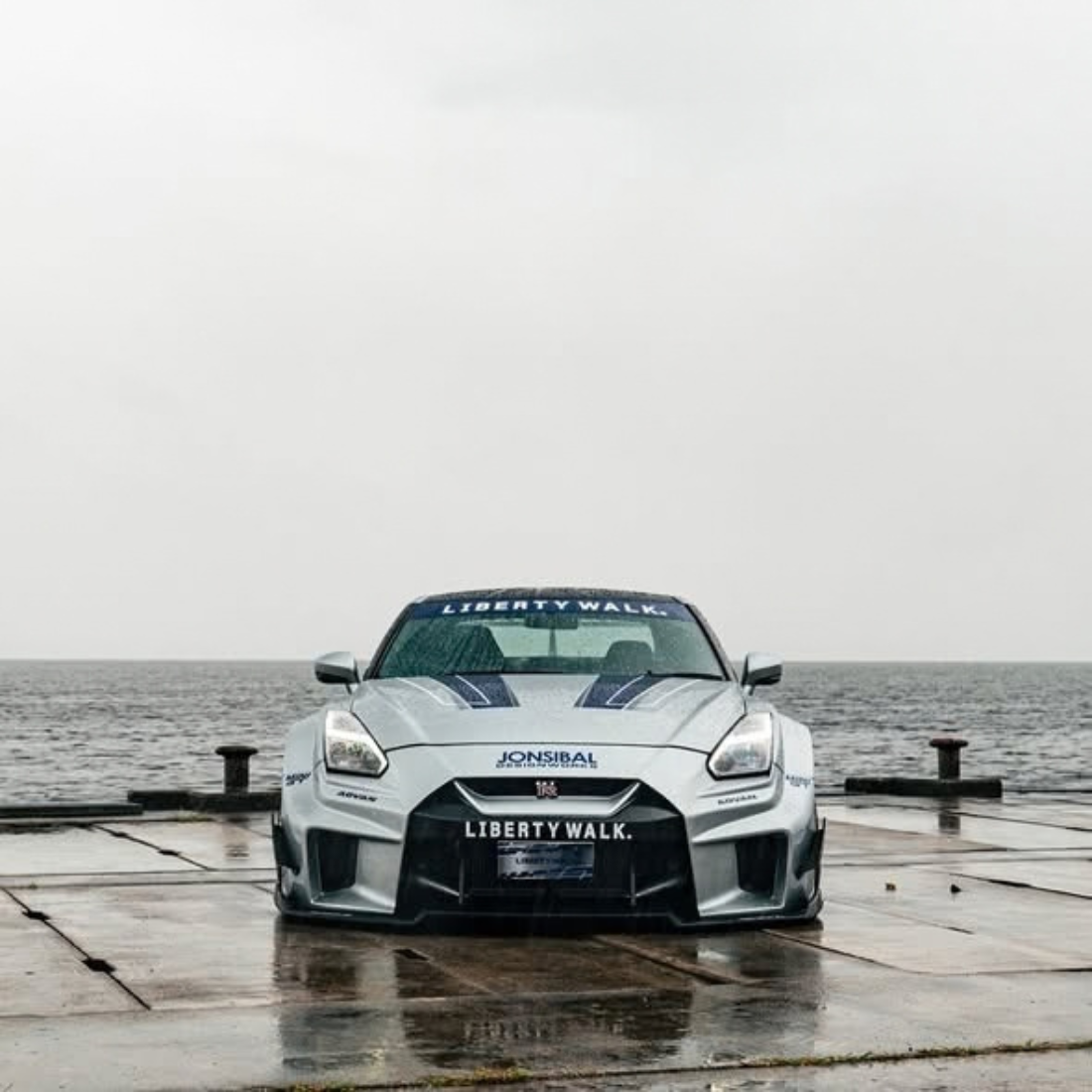 Liberty Walk GTR R35 (Limited to 999pcs), 1:64 Scale
