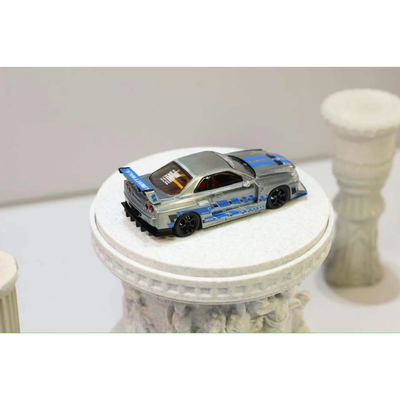 *PRE-ORDER* Nissan Skyline R34，ER34 Super Silhouette (Open-Hood, Visible Engine) Raw Silver-Blue, 1:64 Scale