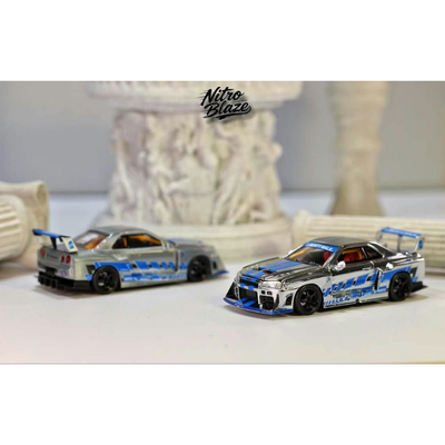 *PRE-ORDER* Nissan Skyline R34，ER34 Super Silhouette (Open-Hood, Visible Engine) Chrome Silver-Blue, 1:64 Scale