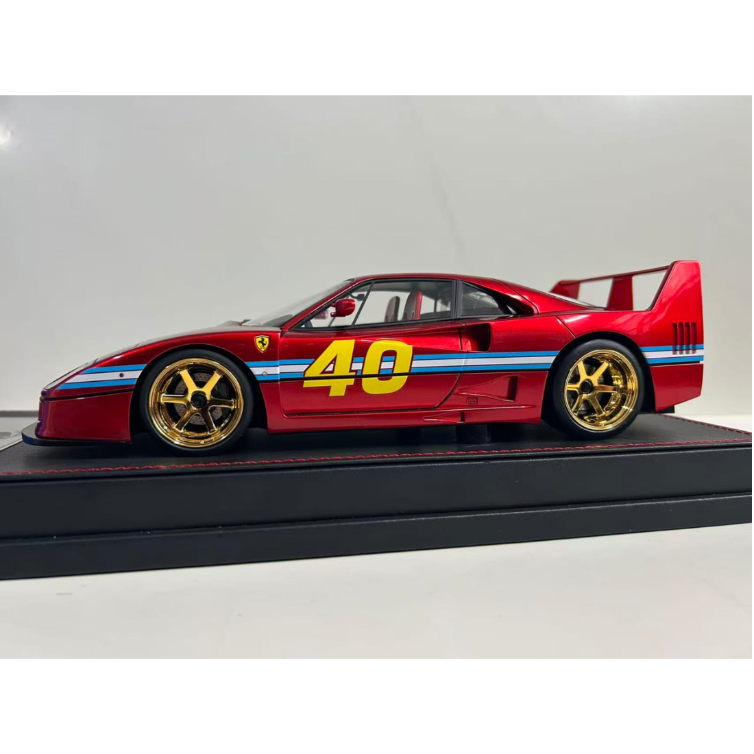 International Diecast Show The legend Asia Tour Ferrari F40 (Limited : 031/100) 2026,  1:18 Scale (Red)