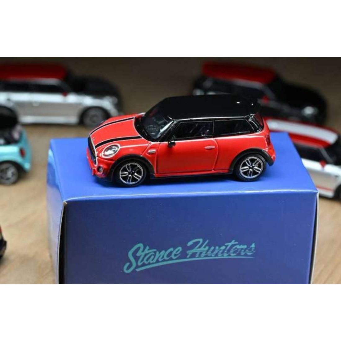 Mini Cooper Red with Black Roof Top, 1:64 Scale