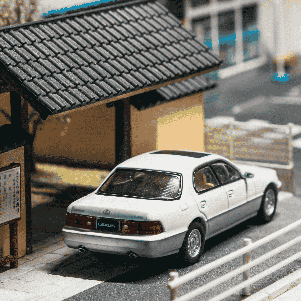 *PRE-ORDER* Lexus LS400 (UCF10) Chance of Chase Car, 1:64 Scale (Pearl White)