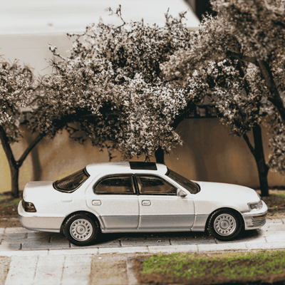 *PRE-ORDER* Lexus LS400 (UCF10) Chance of Chase Car, 1:64 Scale (Pearl White)