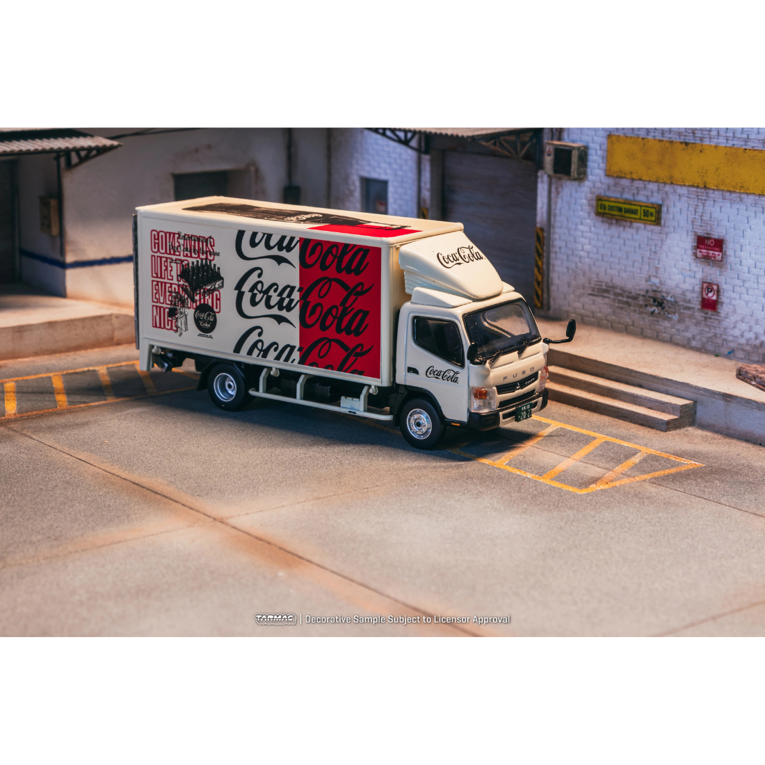 *PRE-ORDER* Mitsubishi Fuso Canter Truck COCA- COLA, 1:64 Scale