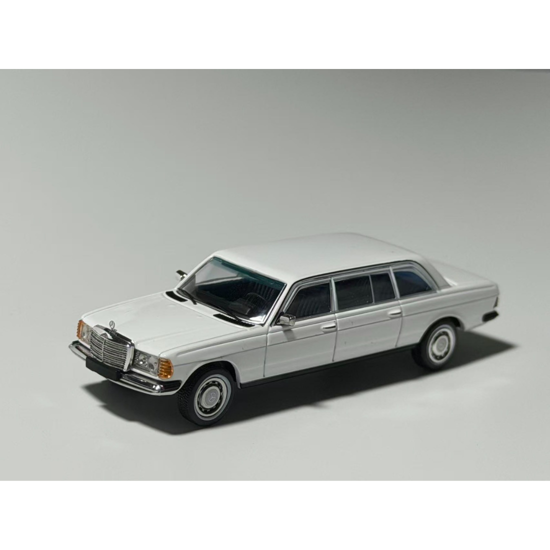 *TMCS 2026* Mercedes Benz W123, 1:64 Scale (Ivory)