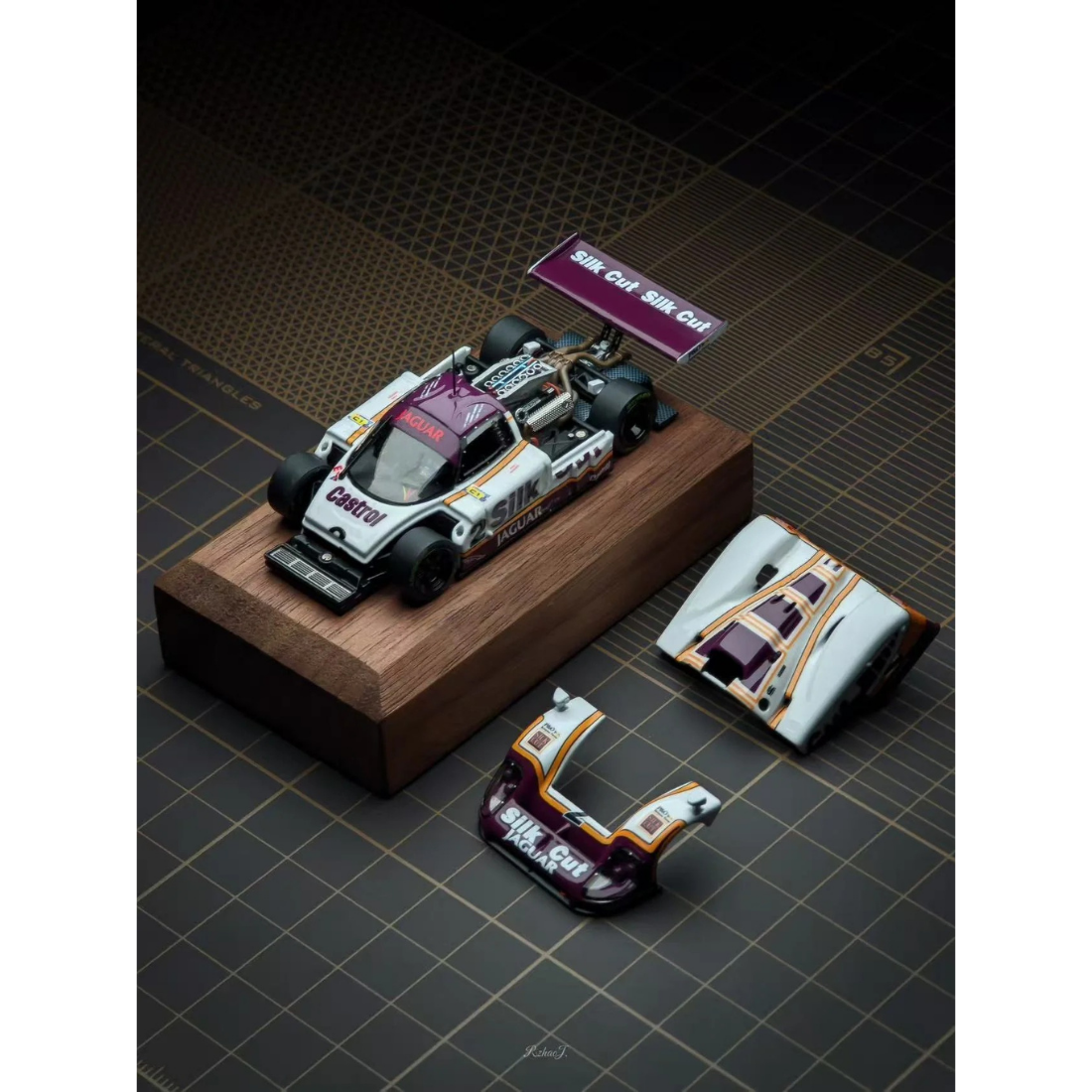 *PRE-ORDER* Jaguar XJR-9 Lemans White-Purple LeMans Winner 1988 Livery, 1:64 Scale