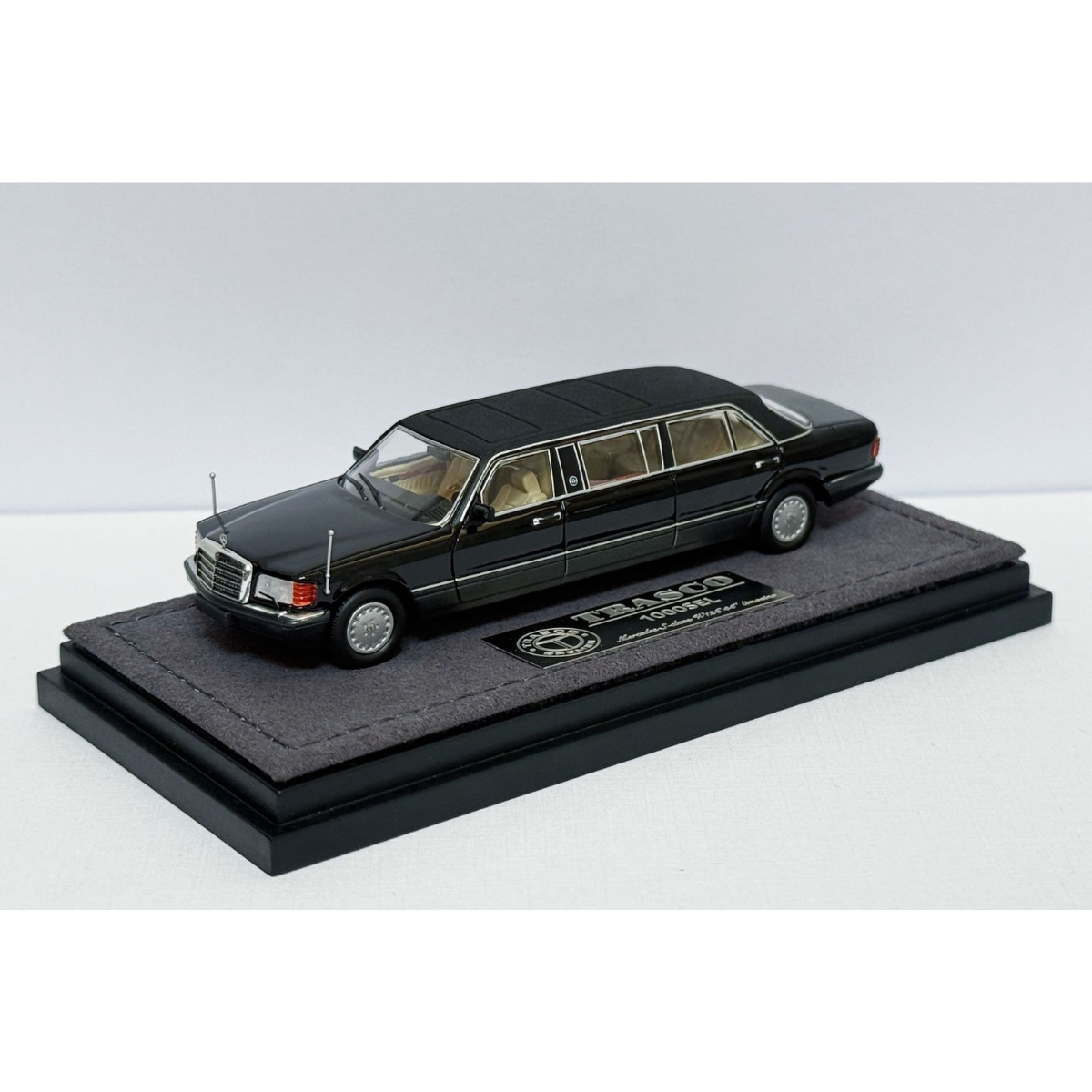 Mercedes S-Class W126 44"Limousine (Trasco Breman 1000SEL) Limited to 999units, 1:64 Scale (Black)