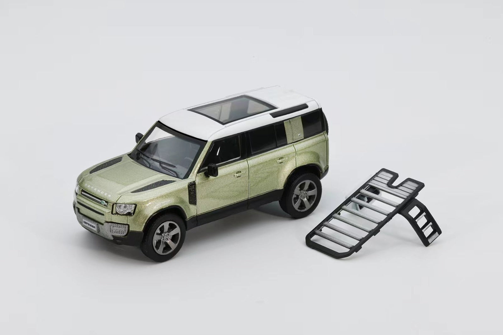 *PRE-ORDER* 2021 Land Rover Defender 110, 1:64 Scale (Green)