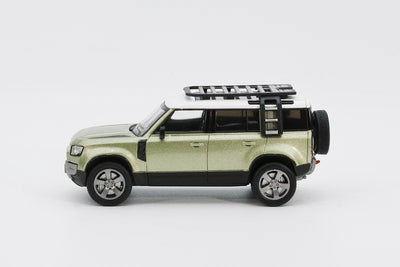 *PRE-ORDER* 2021 Land Rover Defender 110, 1:64 Scale (Green)