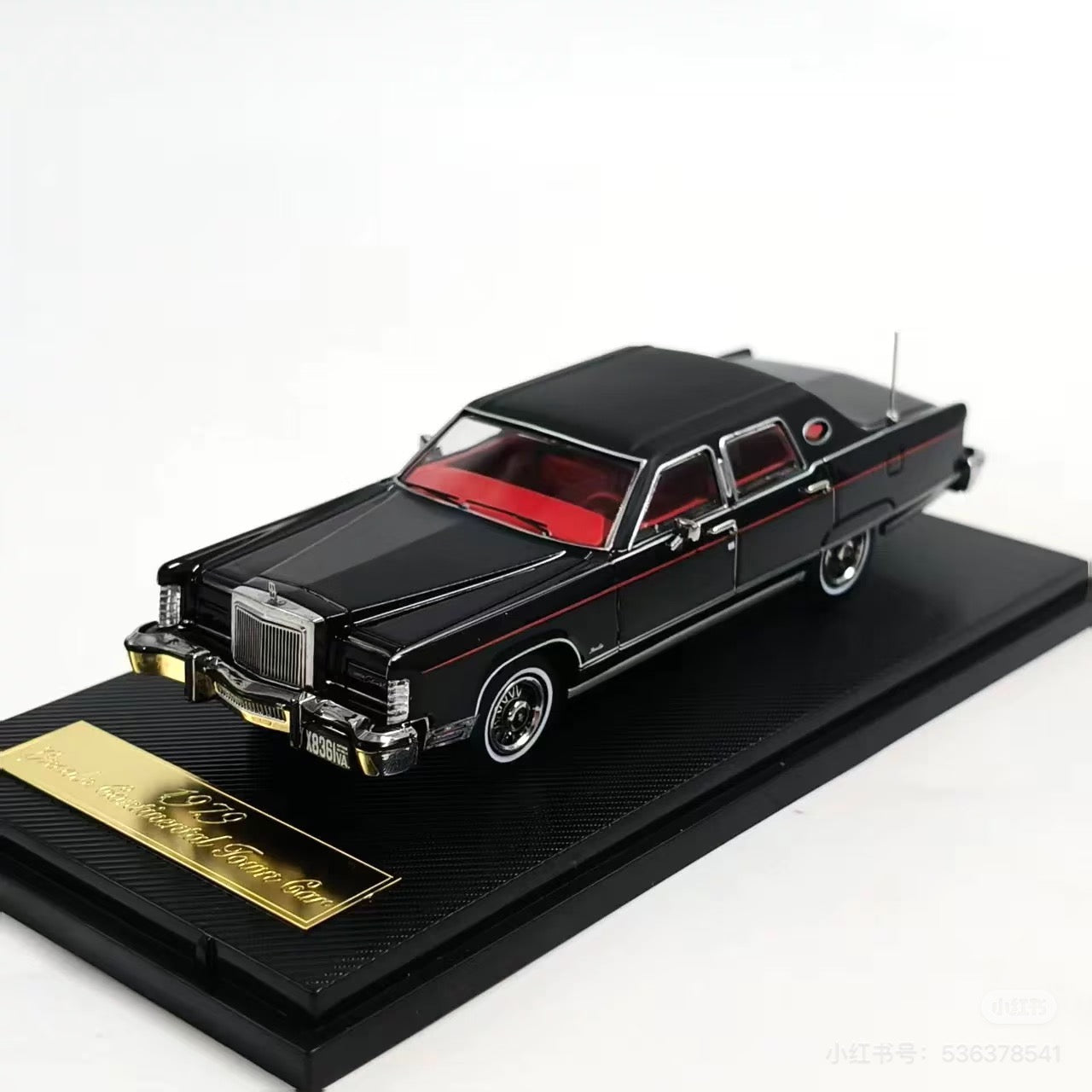 *PRE-ORDER* Lincoln Continental 1979 Town Car (Limited to 999pcs), 1:64 Scale