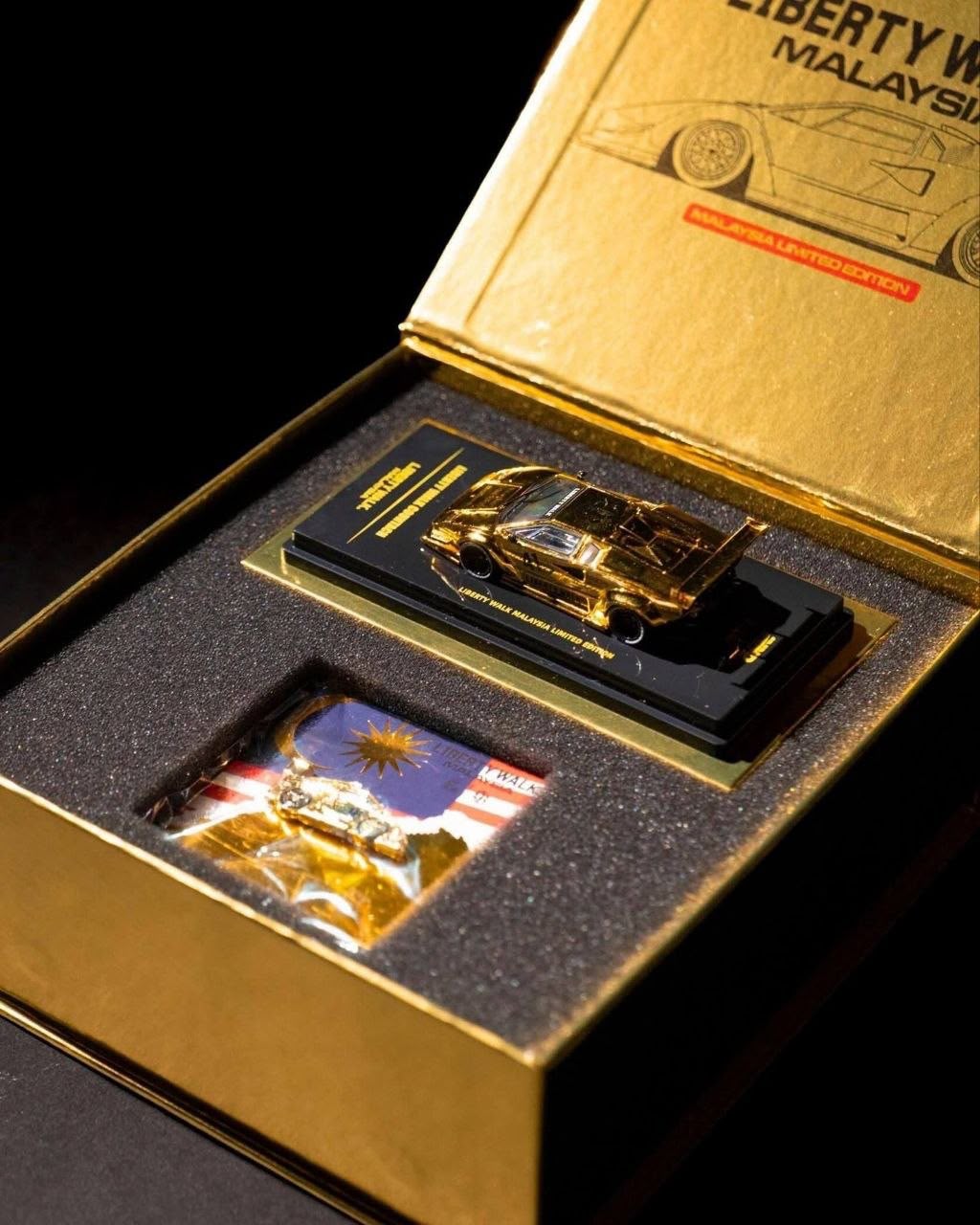 *PRE-ORDER* Liberty Walk x INNO64 Lamborghini Countach (Chrome Gold), 1:64 Scale