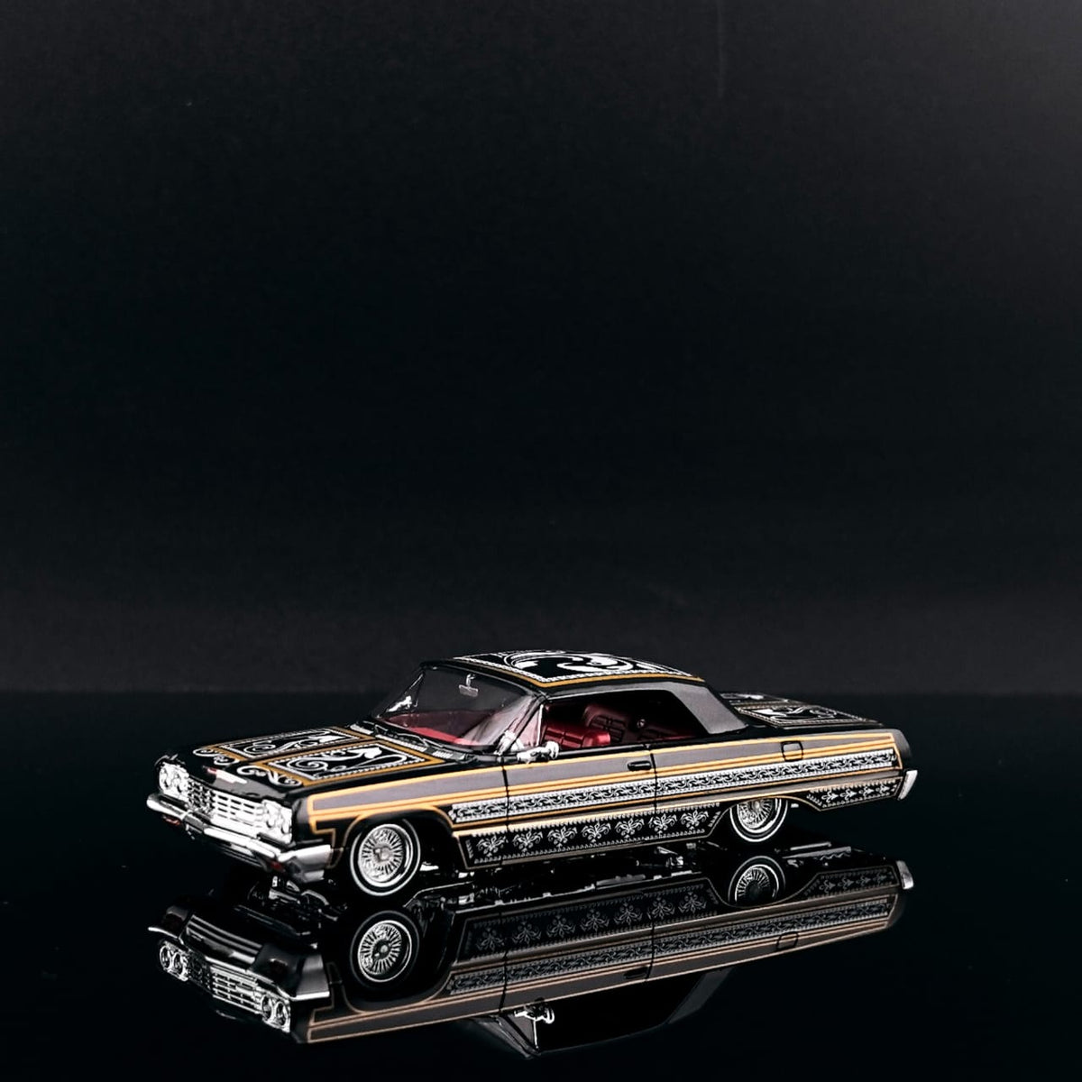 *PRE-ORDER* Chevrolet Impala Lowrider Black-Gold Livery (Open-Engin Hood & Rear Hood, Visible Engine.Assemble Top), 1:64 Scale