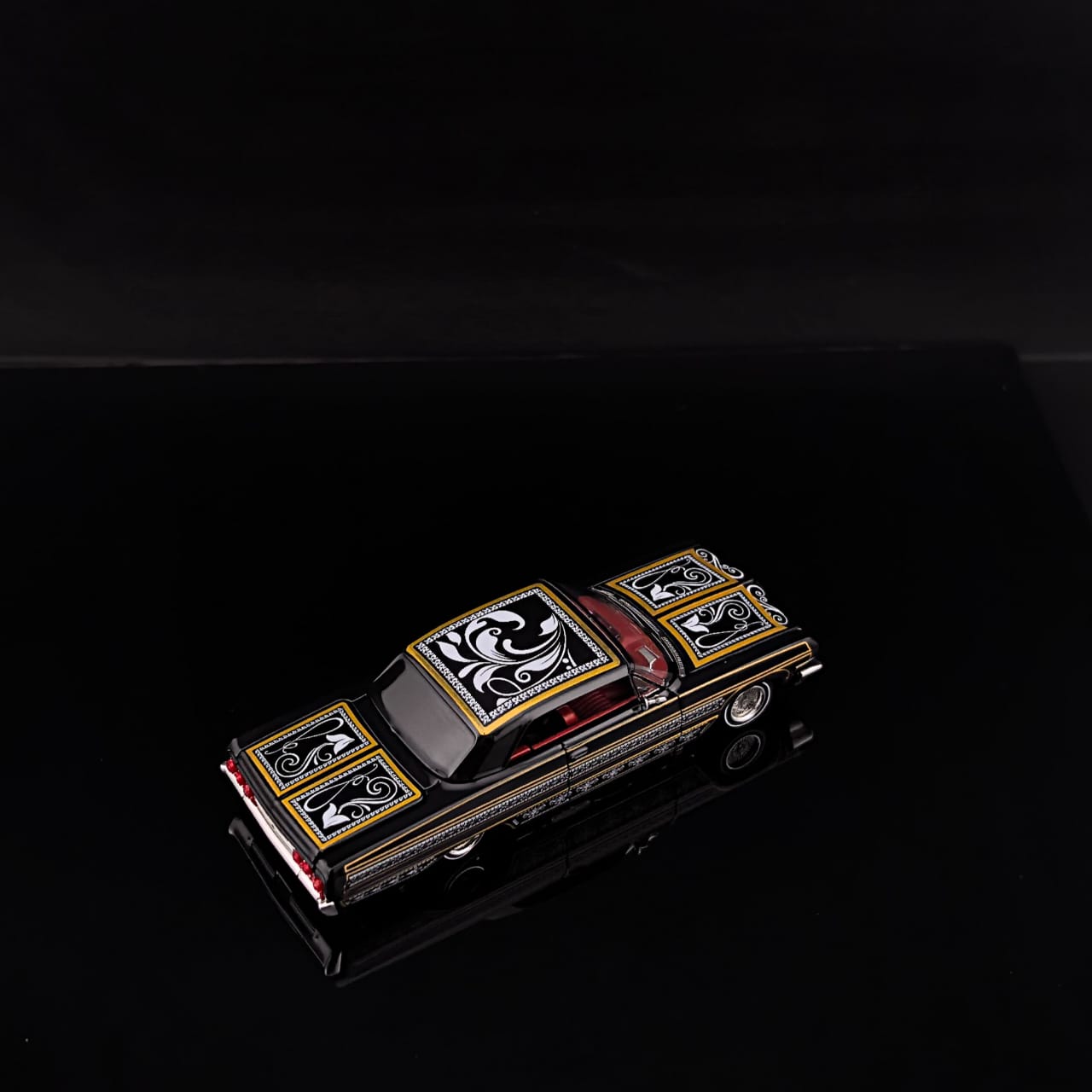 *PRE-ORDER* Chevrolet Impala Lowrider Black-Gold Livery (Open-Engin Hood & Rear Hood, Visible Engine.Assemble Top), 1:64 Scale