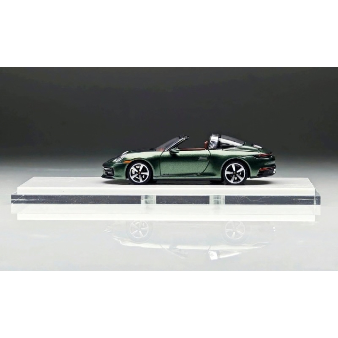 *PRE-ORDER* Porsche 992 Targa, 1:64 Scale (Green)