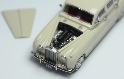 Premium scale diecast model car  – Rolls Royce Silver Cloud 1955, 1:64 Scale (Ivory) Collectible