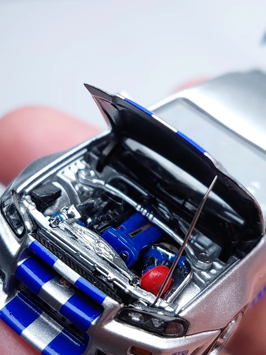 Nissan GTR R34 (Limited to 999pcs) Silver with Blue Lines, 1:64 Scale