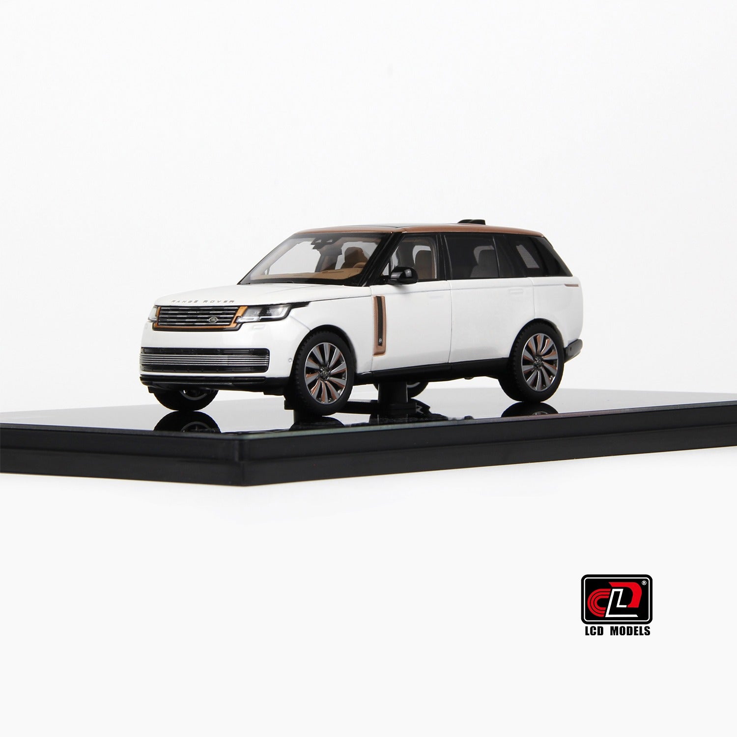 Premium scale diecast model car  – Land Rover Range Rover SV SERENITY, 1:43 Scale (White) Collectible