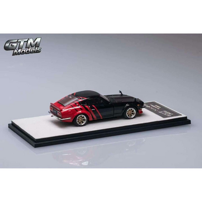 *Pre-Orders* Fairlady 240Z (S30) Advan Livery Open-Engine & Rear Hoods+Doors, Visible Engine, 1:64 Scale