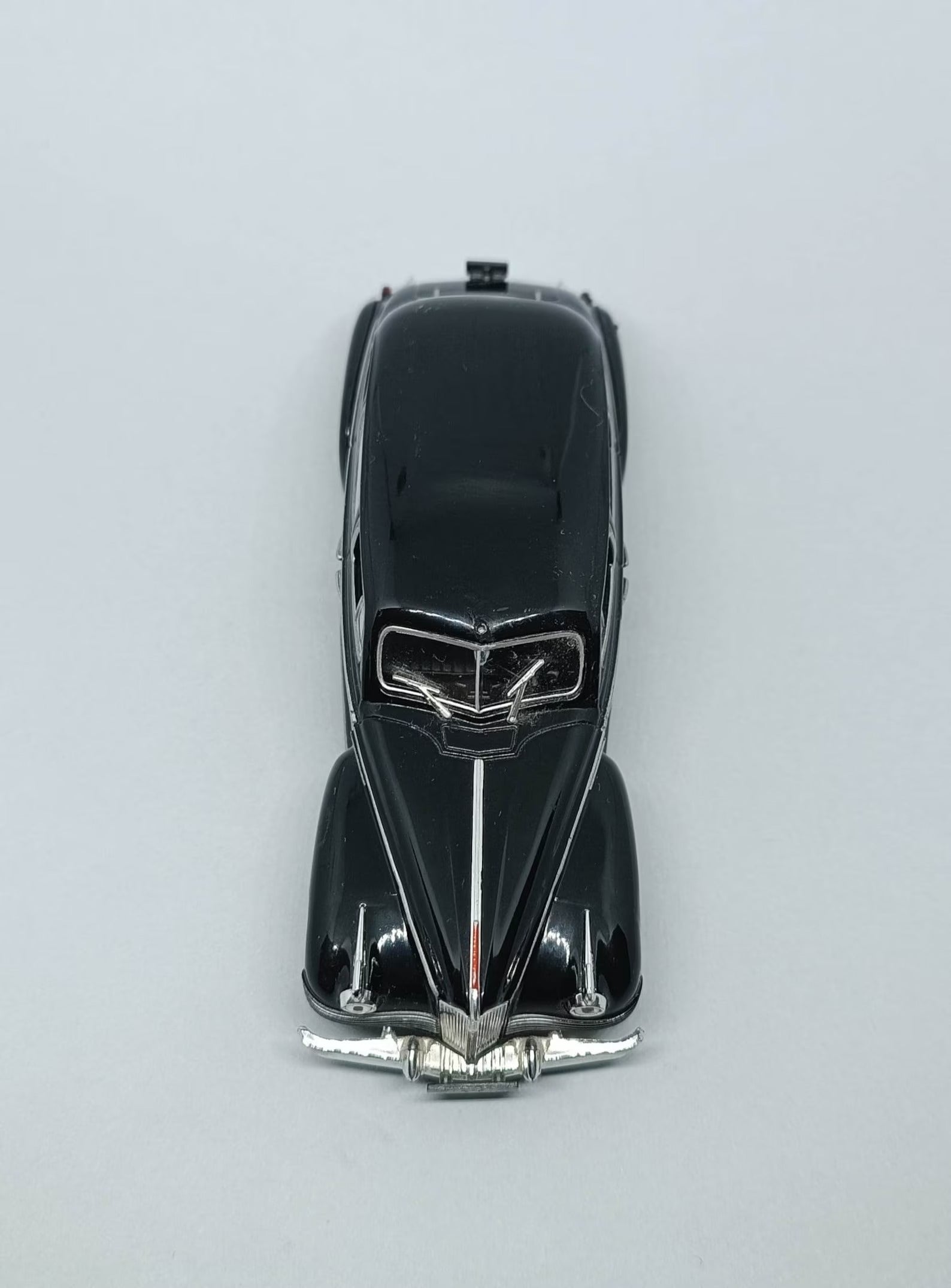 Premium scale diecast model car  – ZIS-110 Ultra Luxury Limousine, 1:64 Scale (Black) Collectible