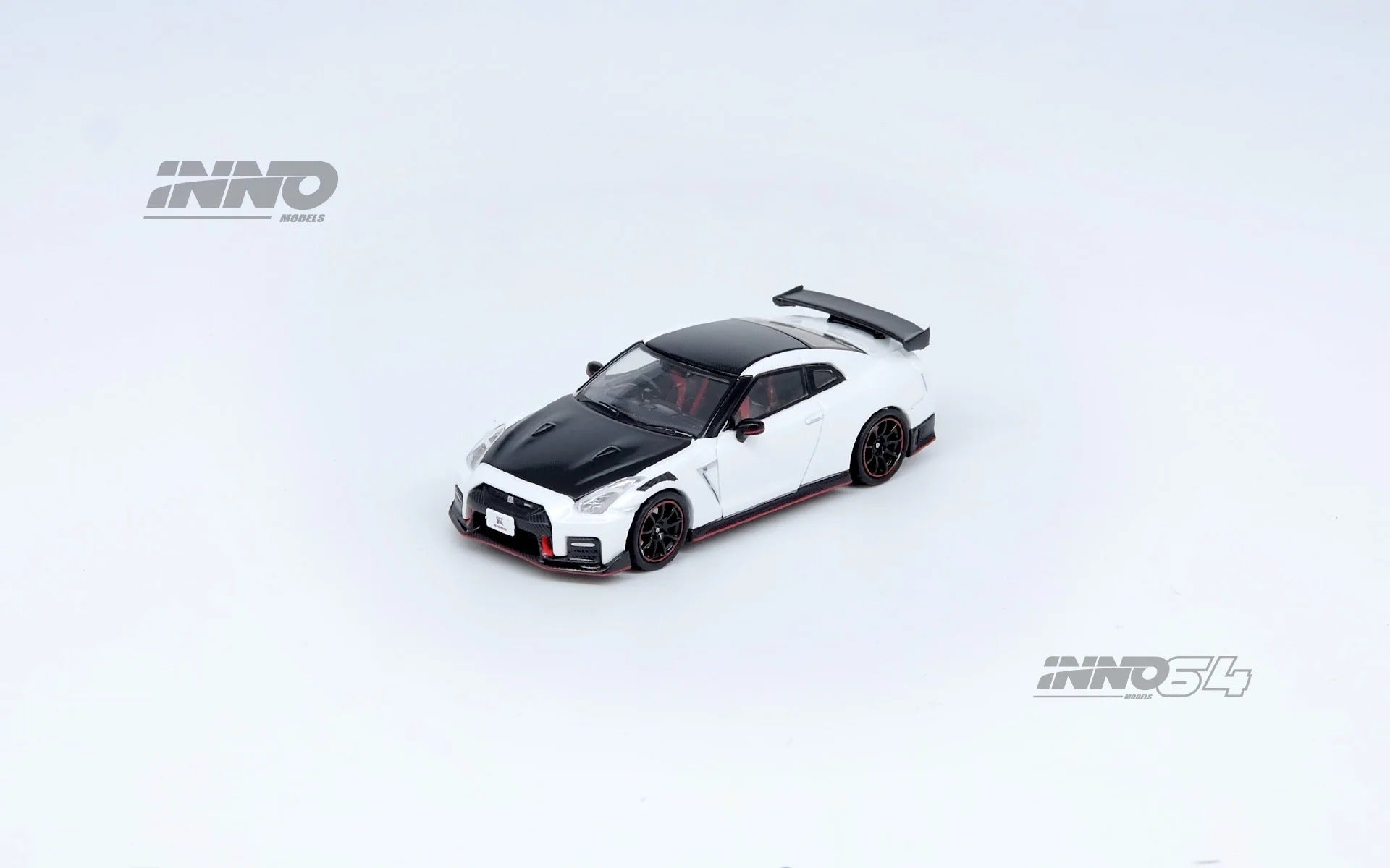 Premium scale diecast model car  – Nissan GT-R (R35) Nismo, 1:64 Scale (White) Collectible