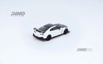 Premium scale diecast model car  – Nissan GT-R (R35) Nismo, 1:64 Scale (White) Collectible