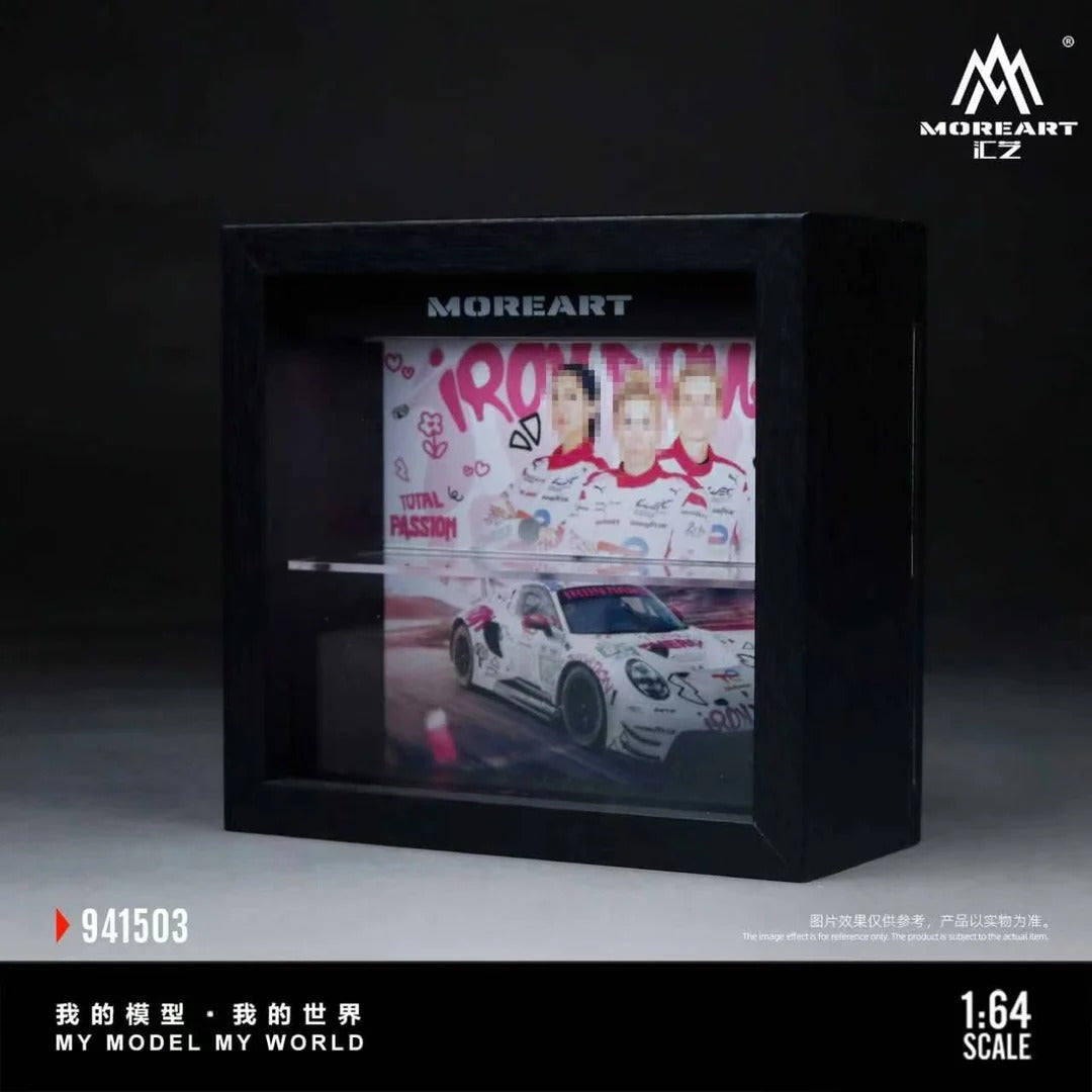 *PRE-ORDER* Integrated Picture Frame Iron Lady Painted Scene (Diaroma), 1:64 Scale